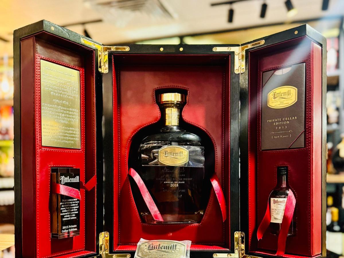 Littlemill 증류소 (현재 폐쇄됨) Private Cellar 25년 바틀, Loch Lomond 증류소 2015년 출고, 홍콩 《더 센트럴 위스키》(The Central Whisky)