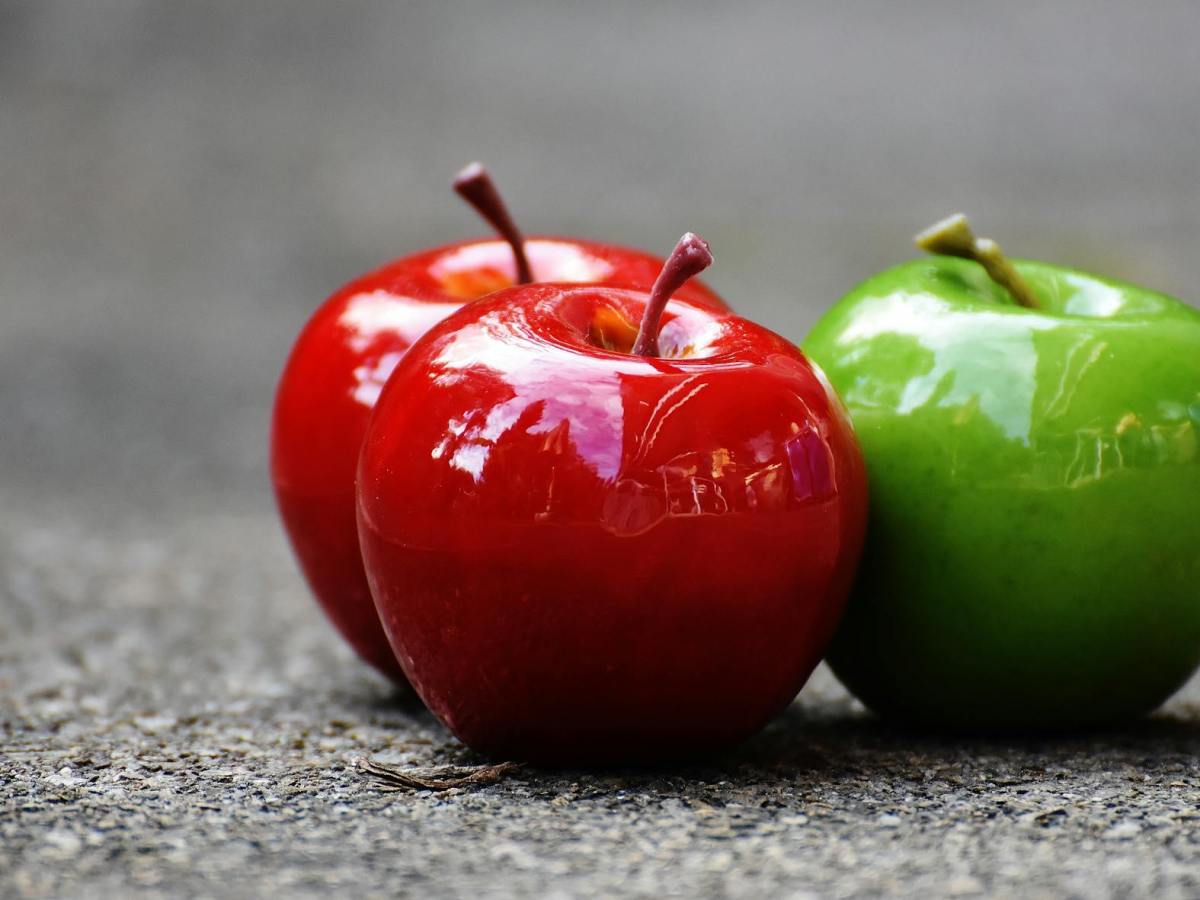 three apple fruits