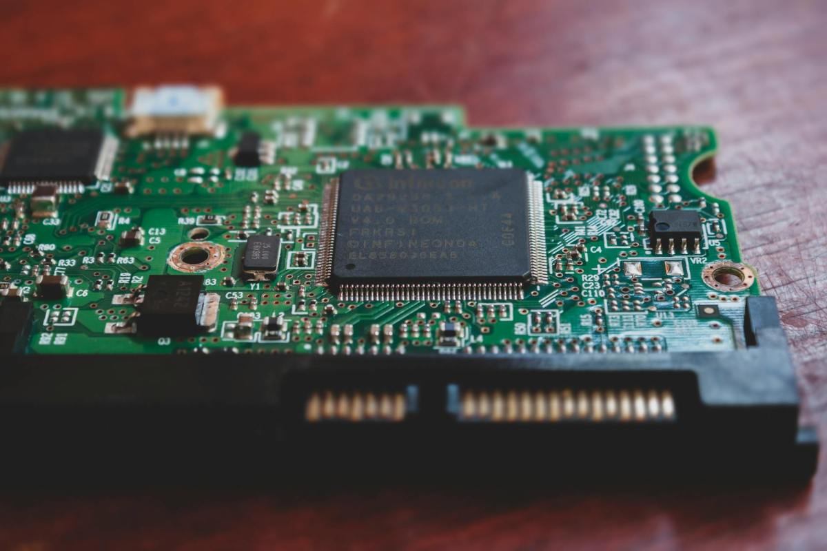 mortarboard of computer