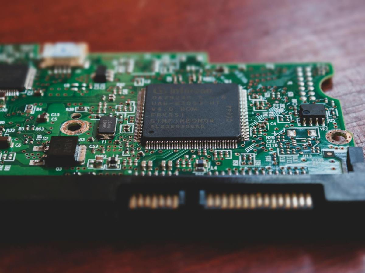 mortarboard of computer