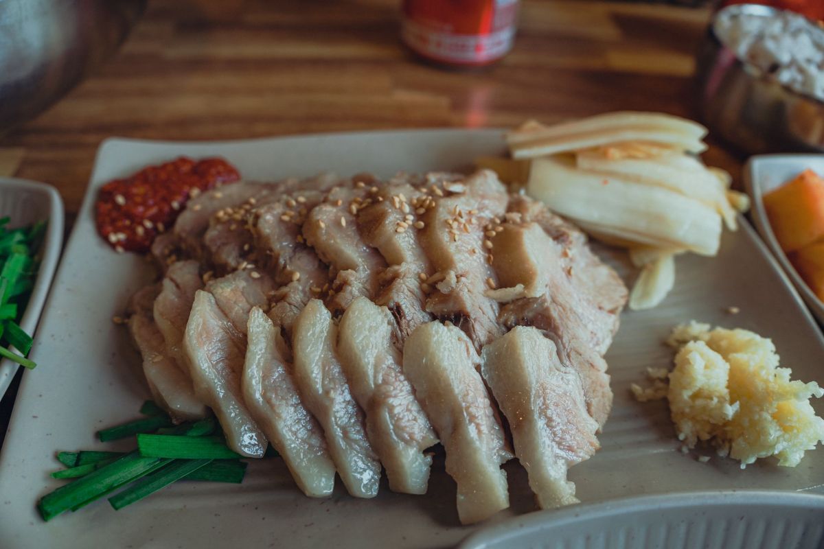 traditional korean bossam with kimchi and garlic