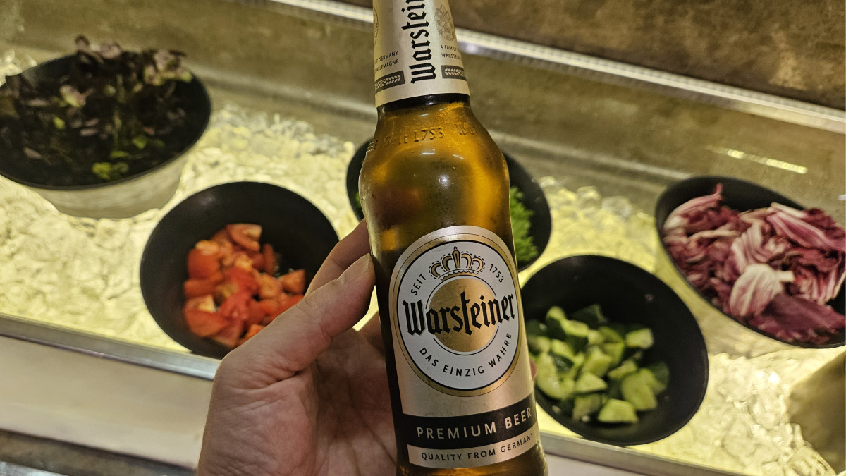독일 Warsteiner 맥주와 신선한 채소들